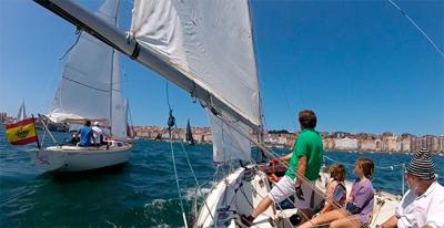 Un magnifico nordeste acompaño la santanderina Hándicap trofeo Yates & Cosas para Daysailers. Un magnifico nordeste acompaño la santanderina Hándicap trofeo Yates & Cosas para Daysailers.