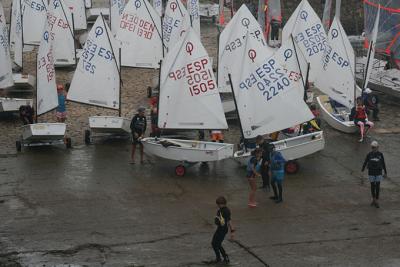 Un perezoso Eolo retraso más de 3 horas el comienzo del segundo acto de la V Semana Internacional de Vela Ciudad de Santander Un perezoso Eolo retraso más de 3 horas el comienzo del segundo acto de la V Semana Internacional de Vela Ciudad de Santander
