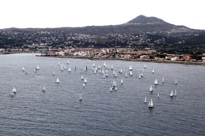 Una lluvia fina acompaña el II Encuentro Bahía de Jávea 