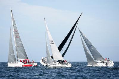 Unas 25 unidades emprenderán la travesía entre las rías de Muros-Noia y la de Arousa con 25 millas de recorrido Unas 25 unidades emprenderán la travesía entre las rías de Muros-Noia y la de Arousa con 25 millas de recorrido