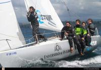 Universidad de Oviedo-Grupo Isatur y Espumeru, vencedores de la 3ª manga  del XXI Trofeo de Otoño de Cruceros