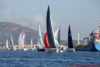 Viento fuerte de levante para la 3ª Prueba del Campeonato Interclubs organizada por el Club Marítimo Linense. Viento fuerte de levante para la 3ª Prueba del Campeonato Interclubs organizada por el Club Marítimo Linense.