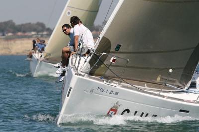 “Viking V” se pone al frente de la Liga CAM tras la victoria en el III Trofeo La Blanca Paloma “Viking V” se pone al frente de la Liga CAM tras la victoria en el III Trofeo La Blanca Paloma