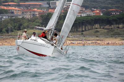 XXVI Regata Costa Vasca-Trofeo Ballena de Oro. El ‘Aizen’ arponea su primera Ballena de Oro XXVI Regata Costa Vasca-Trofeo Ballena de Oro. El ‘Aizen’ arponea su primera Ballena de Oro