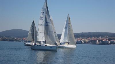 Ziralla, Orlando y Sarandrea vencen en la primera maga de la XIV edición de la Regata Distribunosa del N. Rianxo Ziralla, Orlando y Sarandrea vencen en la primera maga de la XIV edición de la Regata Distribunosa del N. Rianxo