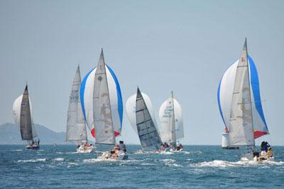 “Ay Carmela”, “Unus” y “Puntalagoa Cuatro” ganan en la regata Illas Cíes de Cangas