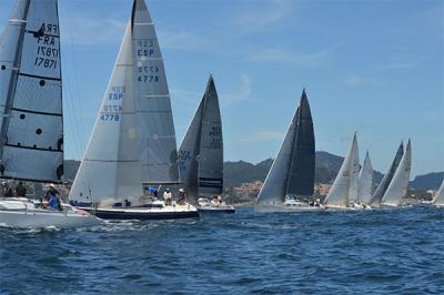 “Bosch” y “Margem do Azul III” vencen en la primera etapa de la Interclubes Ría de Vigo “Bosch” y “Margem do Azul III” vencen en la primera etapa de la Interclubes Ría de Vigo