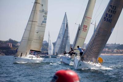 “LK Uno” y Menudeta primeros líderes de la XXXIX Regata Rías Altas “LK Uno” y Menudeta primeros líderes de la XXXIX Regata Rías Altas
