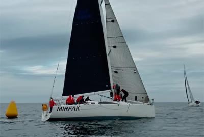 “Mirfak” y “Golfiño”, primeros líderes de la XXI regata Infanta Elena “Mirfak” y “Golfiño”, primeros líderes de la XXI regata Infanta Elena