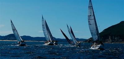 “Rat Pack”, “Mi Gabriela” y “Kirios 1” lideran la clasificación provisional de la XXVIII Vuelta a Cantabria a Vela “Rat Pack”, “Mi Gabriela” y “Kirios 1” lideran la clasificación provisional de la XXVIII Vuelta a Cantabria a Vela