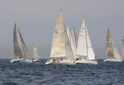 Sin regata en Sotogrande por falta de viento. El domingo todo por decidir, llega la competición abierta en todas las clases, Sin regata en Sotogrande por falta de viento. El domingo todo por decidir, llega la competición abierta en todas las clases,