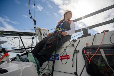 Aina Bauzà, a 1.500 millas de completar su travesía. Aina Bauzà, a 1.500 millas de completar su travesía.