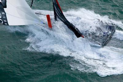 Alex Thomson, a un paso del podio. Jean-Pierre Dick decide mañana si sigue o si se para en la costa española Alex Thomson, a un paso del podio. Jean-Pierre Dick decide mañana si sigue o si se para en la costa española