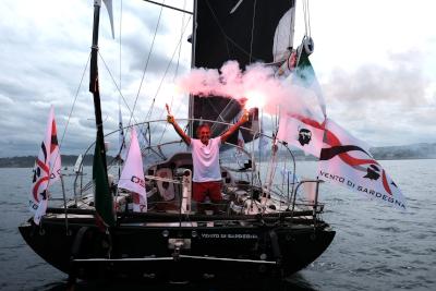 Andrea Mura recupera su felicidad en el podio del Global Solo Challenge Andrea Mura recupera su felicidad en el podio del Global Solo Challenge