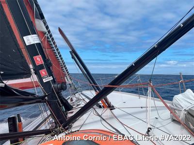 Arctique Vendée: Primera noche con buen viento. Próximo parón en una dorsal anticiclónica Arctique Vendée: Primera noche con buen viento. Próximo parón en una dorsal anticiclónica