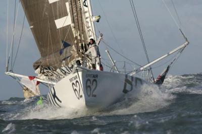 Armel Le Cléac’h y su BT cruzó la línea de meta a las 09:42 de este sábado. El benjamín de la flota, 2º en la Vendée Globe