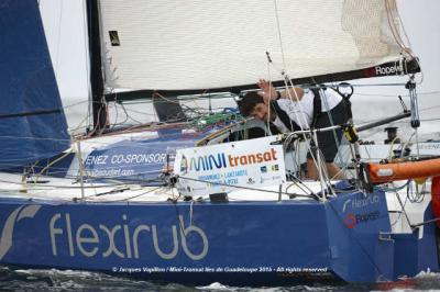 Davy Beaudart va como un misil, y empiezan las bajas en la Mini Transat 650 