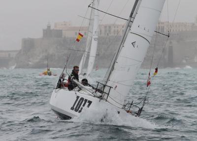 Dos abandonos y condiciones extremas en la segunda etapa de la regata Palma-Melilla-Palma Dos abandonos y condiciones extremas en la segunda etapa de la regata Palma-Melilla-Palma