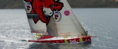 El lider arranca. Mapfre parado en Santa Helena. Groupe Bel en Ushuaia El lider arranca. Mapfre parado en Santa Helena. Groupe Bel en Ushuaia