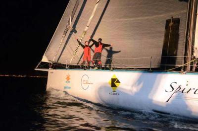 El Spirit of Hungary cierra la Barcelona World Race 2014-2015 con una emotiva llegada nocturna El Spirit of Hungary cierra la Barcelona World Race 2014-2015 con una emotiva llegada nocturna