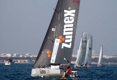 EL ZUMEX DE OLIVA SUFRE UNA VÍA DE AGUA Y SE VE OBLIGADO A RECALAR EN EL PUERTO DE CASCAIS EL ZUMEX DE OLIVA SUFRE UNA VÍA DE AGUA Y SE VE OBLIGADO A RECALAR EN EL PUERTO DE CASCAIS