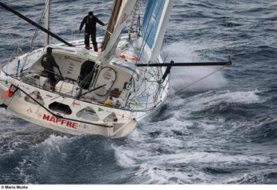 El “MAPFRE” Iker Martínez y Xabi Fernández se preparan para pasar ya las Islas Canarias El “MAPFRE” Iker Martínez y Xabi Fernández se preparan para pasar ya las Islas Canarias