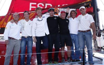 Jean-Pierre Dick, Alex Pella y Pachi Rivero en el podio del Campeonato del Mundo de la IMOCA 2010 