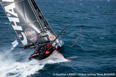 Jérémie Beyou se dirige a Les Sables d´Olonne Jérémie Beyou se dirige a Les Sables d´Olonne