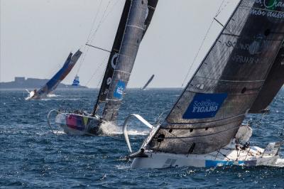 La Solitaire du Figaro. Macaire lucha por recuperarse mientras que el líder Quiroga ataca a 100 millas para el final. La Solitaire du Figaro. Macaire lucha por recuperarse mientras que el líder Quiroga ataca a 100 millas para el final.