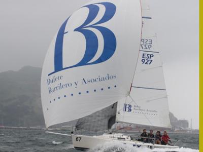Los J 80 desafían a la lluvia en el Abra Los J 80 desafían a la lluvia en el Abra