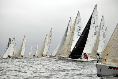 Okofen de Javier de la Gándara y Diego Fernández, campeón gallego de cruceros A Dos en el Trofeo MRW de Baiona Okofen de Javier de la Gándara y Diego Fernández, campeón gallego de cruceros A Dos en el Trofeo MRW de Baiona
