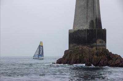 Quiroga busca defenderse en la final de la etapa 3 en la meta de la bahía de Morlaix