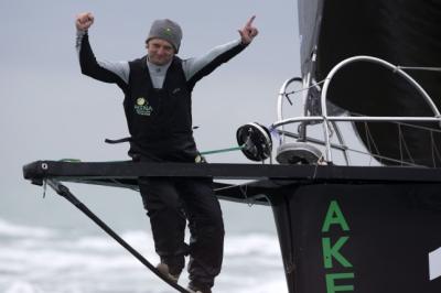 Vendée Globe. Arnaud Boissiéres y su Akena Verandas 8º