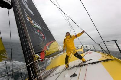 Vendée Globe. Las distintas estrategias provocan un nuevo cambio de líder.  Le Cam y Wavre navegan a la vista en el paralelo 43º Sur