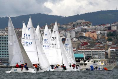 Un total de veintinueve barcos, con cerca de 500 regatistas, estarán en la línea de salida en la regata Móvil Begar Un total de veintinueve barcos, con cerca de 500 regatistas, estarán en la línea de salida en la regata Móvil Begar