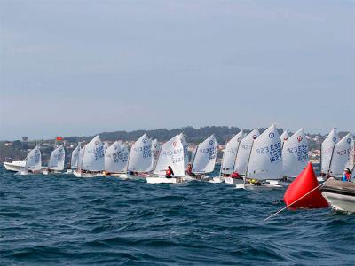 150 jovenes de toda Galicia en el V trofeo Aurelio Fernández de “optimist” 150 jovenes de toda Galicia en el V trofeo Aurelio Fernández de “optimist”