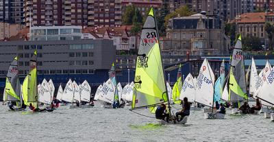 220 regatistas y 180 barcos navegan en un XXXI Trofeo Escuela de Vela José Luis de Ugarte como los de antes