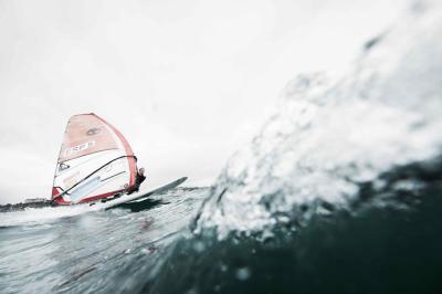 Alabau, primera líder del Europeo de RS:X en Madeira Alabau, primera líder del Europeo de RS:X en Madeira