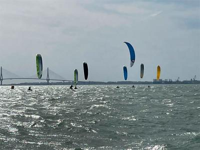 Alex Climent, nuevo líder del Campeonato de España de Fórmula Kite en la bahía de Cádiz Alex Climent, nuevo líder del Campeonato de España de Fórmula Kite en la bahía de Cádiz