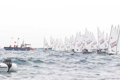 Antoni Roig y Mónica Azón, estrenan el liderazgo de la Euro Laser Master Cup Antoni Roig y Mónica Azón, estrenan el liderazgo de la Euro Laser Master Cup