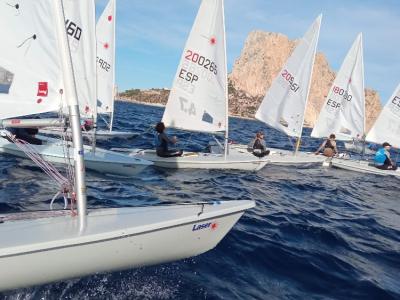 Antonio López, Mariano Cebrián y José Vicente Gutiérrez lideran el Trofeo ILCA de Calpe