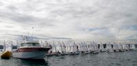 Arnau Gelpí del CN Port Balís lidera la Gijón Optimist Experience, con cuatro primeros, un segundo y un tercero, cumpliendo con su condición de favorito.