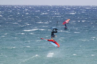 Arranca el Mundial de Wingfoil en Pozo Izquierdo con saltos altos y trucos mágicos Arranca el Mundial de Wingfoil en Pozo Izquierdo con saltos altos y trucos mágicos