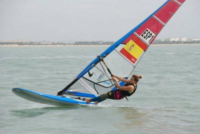 Blanca Manchón cuarta plaza provisional en la clase RS:X de la Semana Olímpica de Andalucía-Regata de Carnaval,