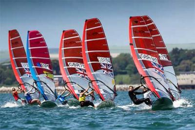 Blanca Manchón se consolida aún más en el segundo cajón del podio en las aguas de Weymouth