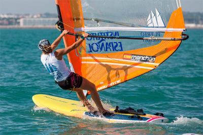 Blanca Manchón sigue firme en la conquista del absoluto y la Copa de España de RS:X Blanca Manchón sigue firme en la conquista del absoluto y la Copa de España de RS:X