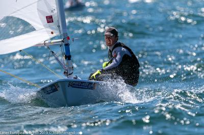 Blanco sube a la quinta posición de Standard y Reino a la novena de Radial en el europeo de Laser Blanco sube a la quinta posición de Standard y Reino a la novena de Radial en el europeo de Laser