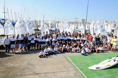 CAMPEONATO DE ESPAÑA DE 420 Unas sesenta tripulaciones inician este martes la lucha por los títulos nacionales CAMPEONATO DE ESPAÑA DE 420 Unas sesenta tripulaciones inician este martes la lucha por los títulos nacionales