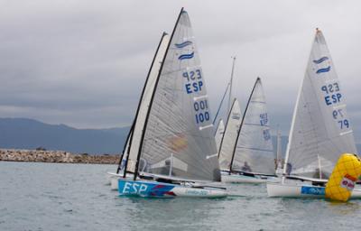 Campeonato de España de Finn. Alex Muscat con sendos primeros encabeza la clasificación con 1 punto de ventaja sobre Rafa Trujillo Campeonato de España de Finn. Alex Muscat con sendos primeros encabeza la clasificación con 1 punto de ventaja sobre Rafa Trujillo