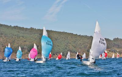 Carlota Hernández y Ana Carrasco se colocan líderes del Trofeo Baitra – Campeonato Gallego de 420 Carlota Hernández y Ana Carrasco se colocan líderes del Trofeo Baitra – Campeonato Gallego de 420